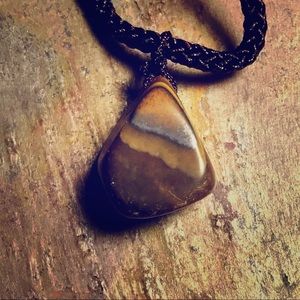 Tiger’s Eye Unisex Pendant W/Gifts!